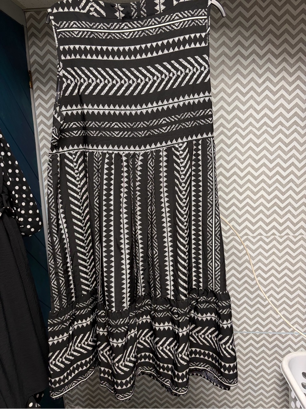 BloomChic Sleeveless Black & White Patterned V-Neck Dress - Picture 8 of 8